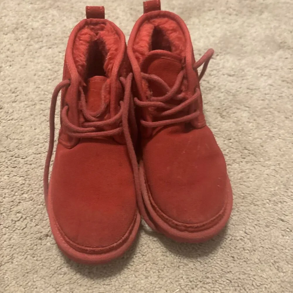 UGG Neumel II Boot Suede Upper 1017320K Chestnut Kids Size 3 Small Glue On Seam
